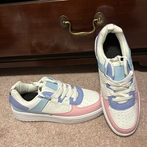 Size 9 colorful sneaker